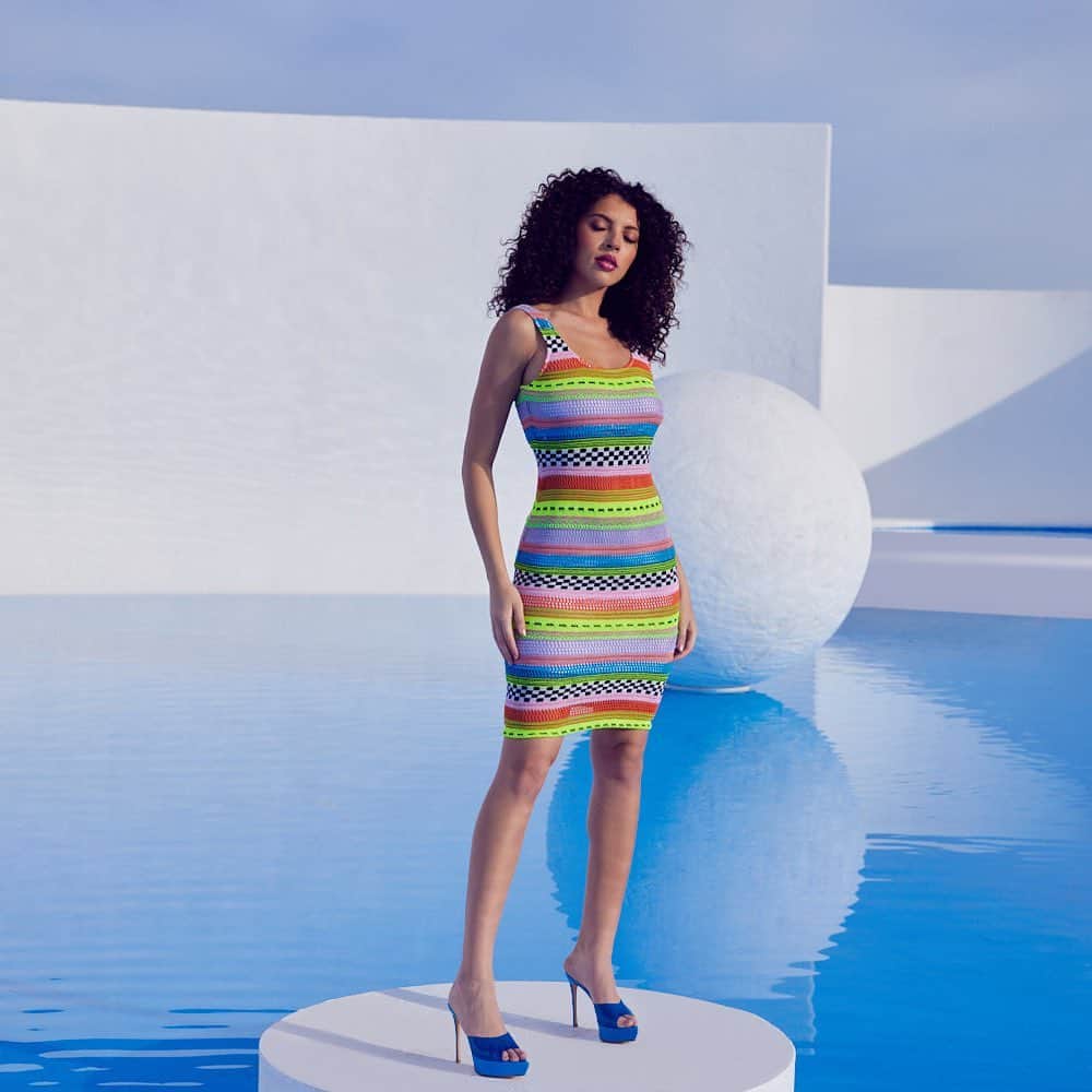 ブラックハローのインスタグラム：「Weekend vibes in the Inka Sheath Dress 💙🔥🌴」