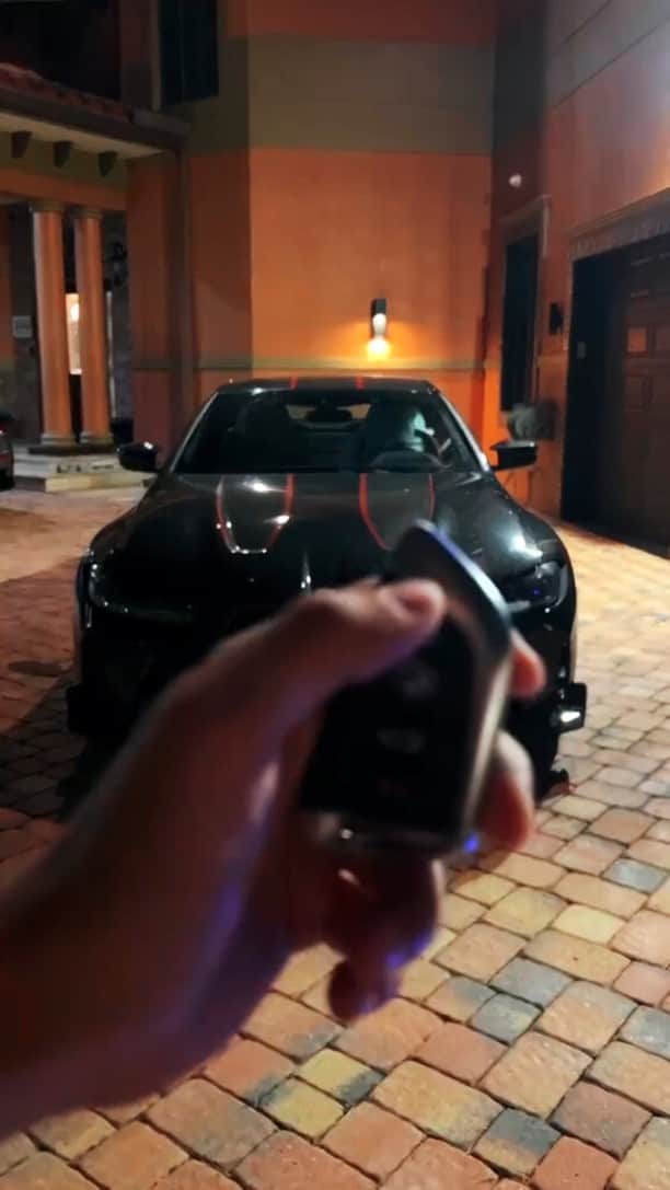 BMWのインスタグラム：「Oh so satisfying 😎✌️ 📸: @JzaibsGarage @SanzRaw_ @Andrew_Suboni @333teepix @cars.with.nick #BMWRepost   The BMW M4 CSL. #THEM4 #BMW #BMWM  __ BMW M4 CSL Coupé: Combined fuel consumption: 10.1–9.9 l/100 km. Combined CO2 emissions: 227–224 g/km. All data according to WLTP. Further info: www.bmw.com/disclaimer」