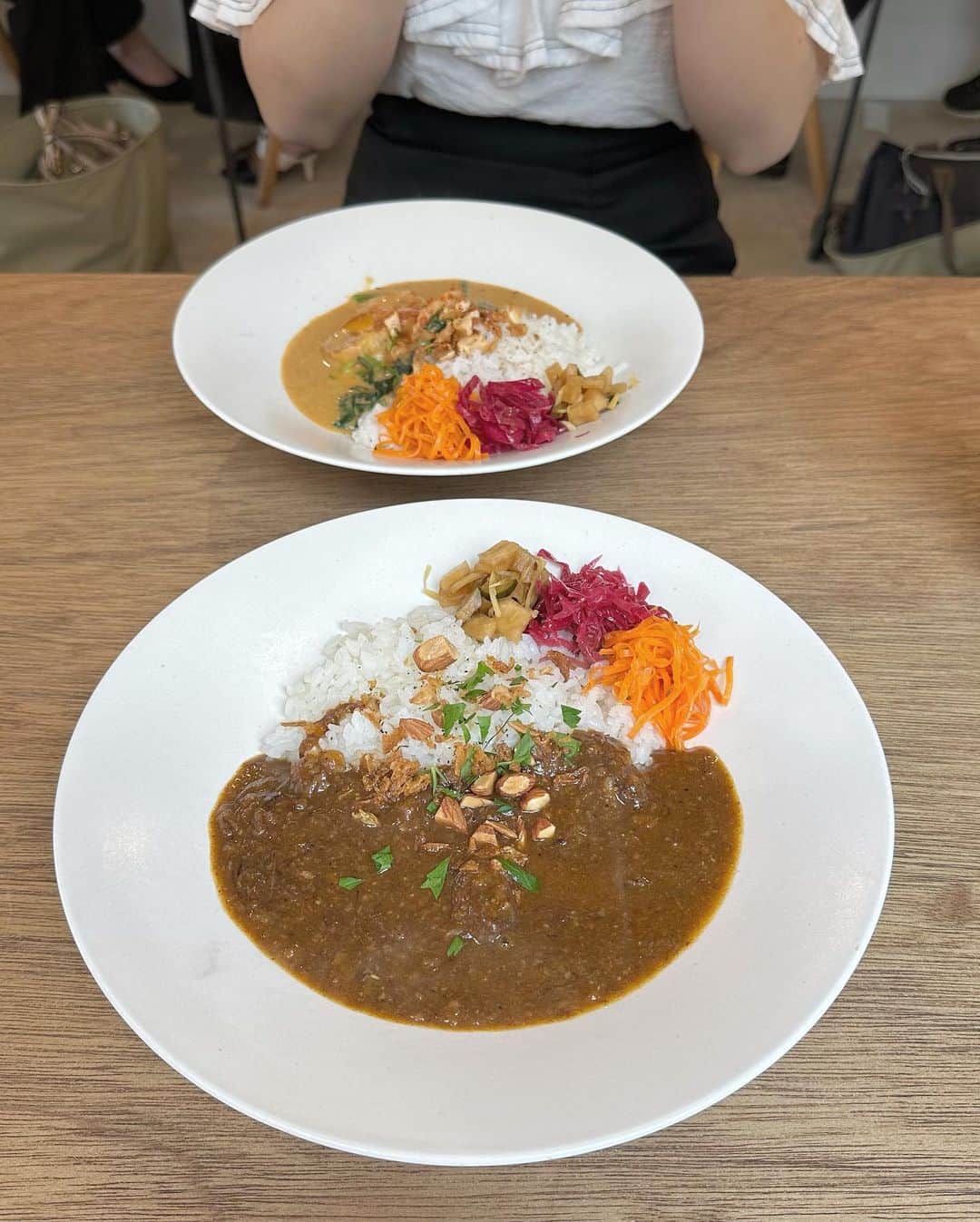 藤崎未夢さんのインスタグラム写真 - (藤崎未夢Instagram)「♡‬  📍フレンチカレーとお菓子のお店 Pino  気になっていてずっと行きたかったカレー屋さんへ お友達とデート🍛🤍  どれもおいしそうだったので2種類を半分こした！  普通のカレーやスパイスカレーとも違う いろんな味や食感が楽しめるカレーで どちらも本当に美味しかった〜🤤  お菓子も色々あってどれもおいし #そうだったよ！ お友達がレモンケーキ買ってくれた〜🍋  それにしてもお友達の写真のセンスが素晴らしすぎる､､🥺（1枚目と3枚目と4枚目） . .  #新潟 #新潟ランチ #pino  #フレンチカレーとお菓子の店pino #未夢ちゃんとデート」7月9日 15時05分 - miyu_miyu_ngt48