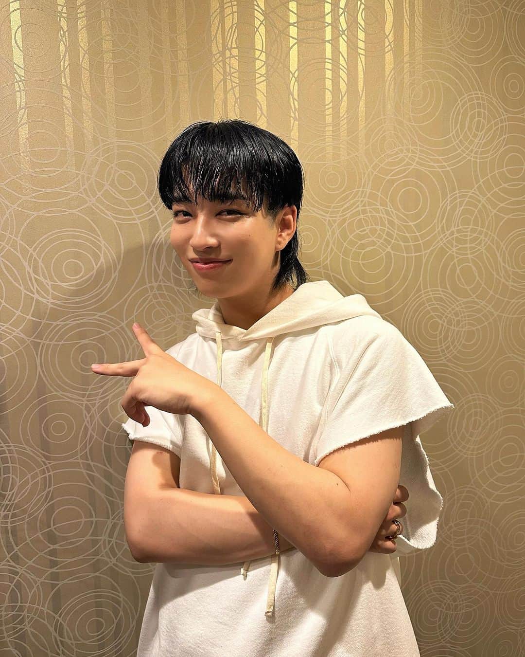森重秀太のインスタグラム：「ライブありがとうございました💪🏻  東京のステージでは初めてオリジナルソング披露でした🔥 やはり、お客さんを感じ、ステージで歌うのは最高に気持ちが良いね。 これからライブ沢山できるよう、もっと曲数も増やして、頑張っていきます！  引き続きどうぞ応援よろしくお願いいたします！  #森重秀太 #actor #artist #musician」