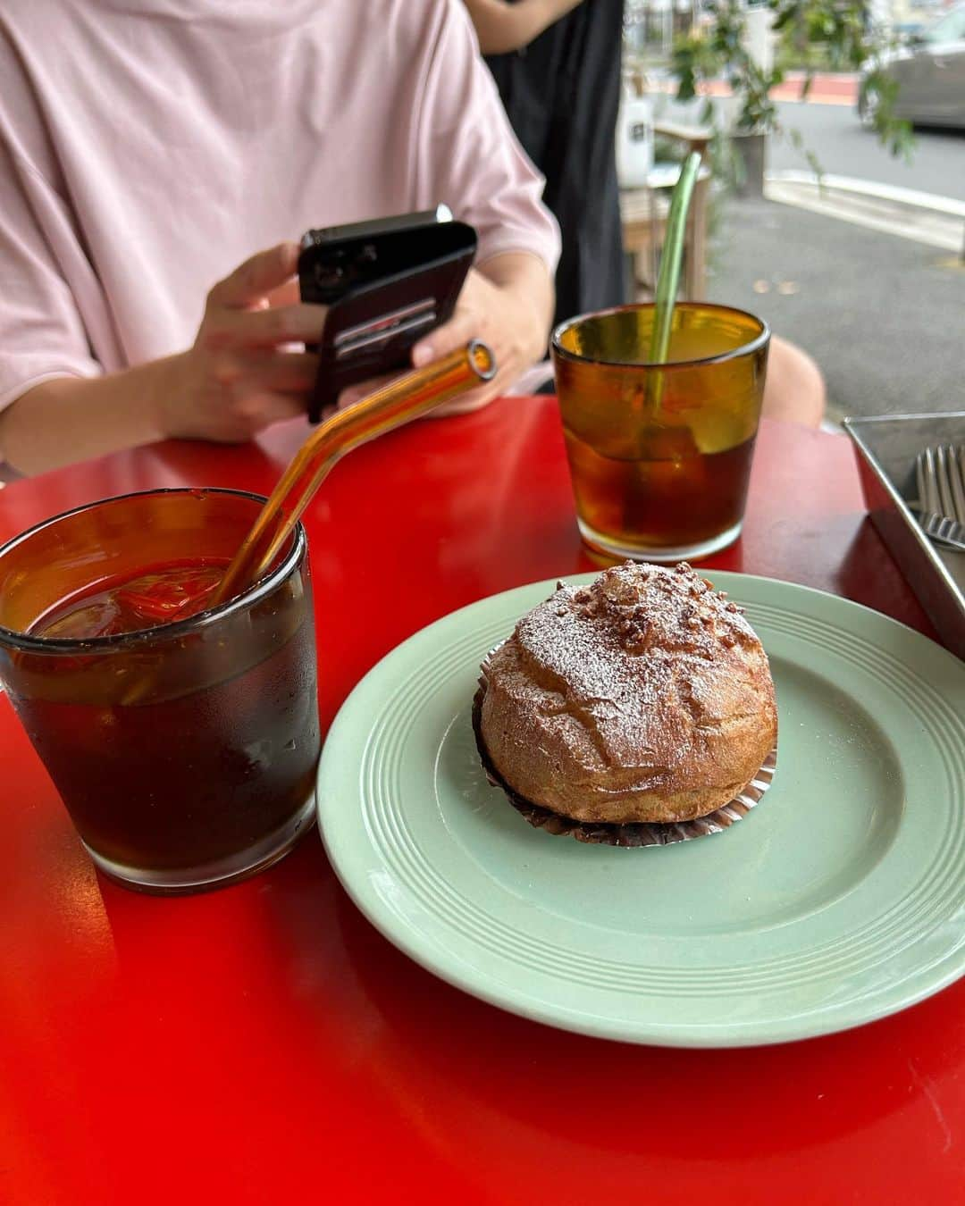 市岡麻美さんのインスタグラム写真 - (市岡麻美Instagram)「ぽんぽんケーキでお茶🫖 シュークリームが有名なとっても可愛いお店😊  #kamakura#鎌倉グルメ #鎌倉カフェ」7月9日 15時40分 - asamiichioka