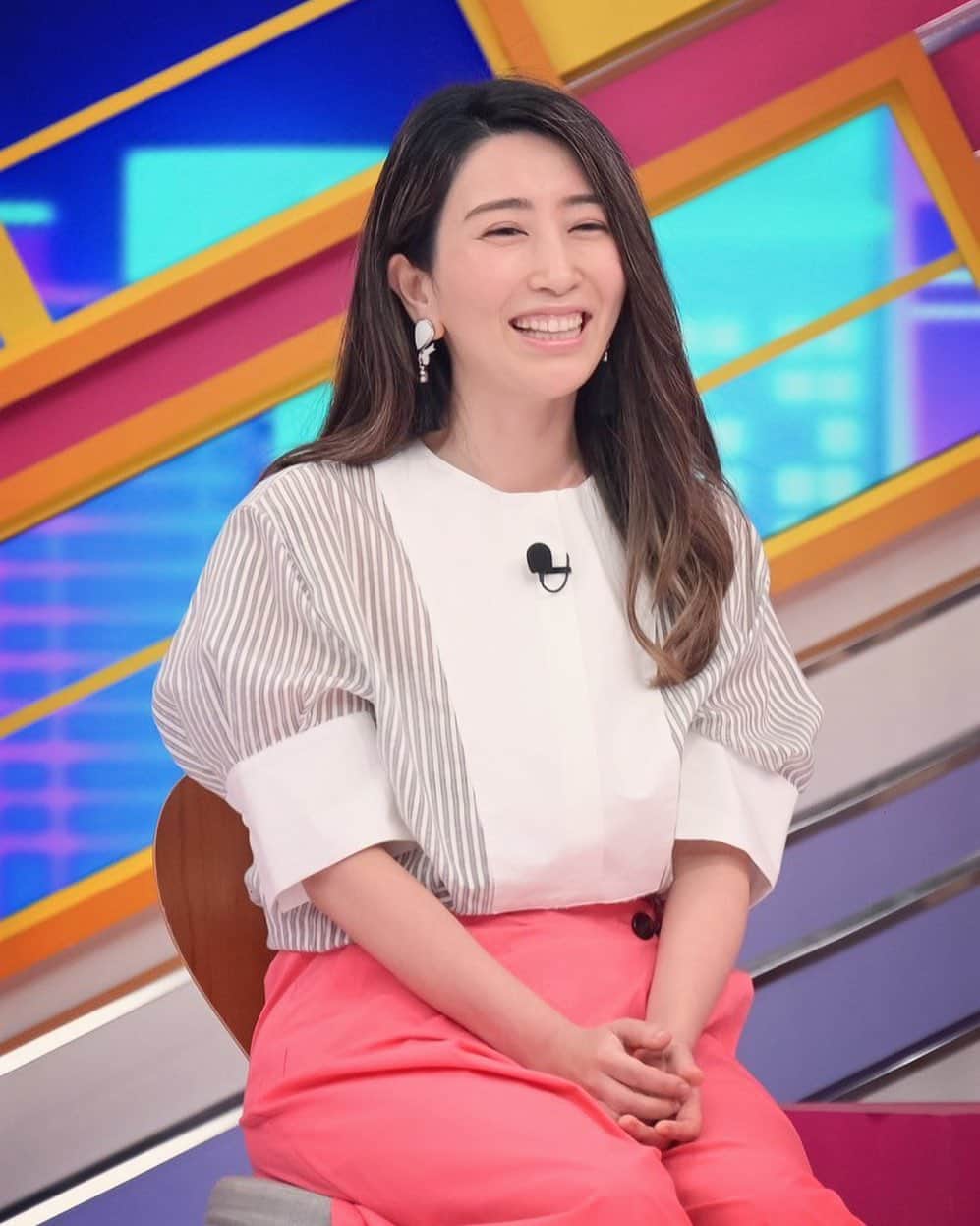 木嶋真優のインスタグラム：「今夜よる９時からの 日曜日の ＃初耳学👂は２時間SP💛💙💗 いつもたのしい🥳🥳🥳🥳🥳🥳🥳🥳」