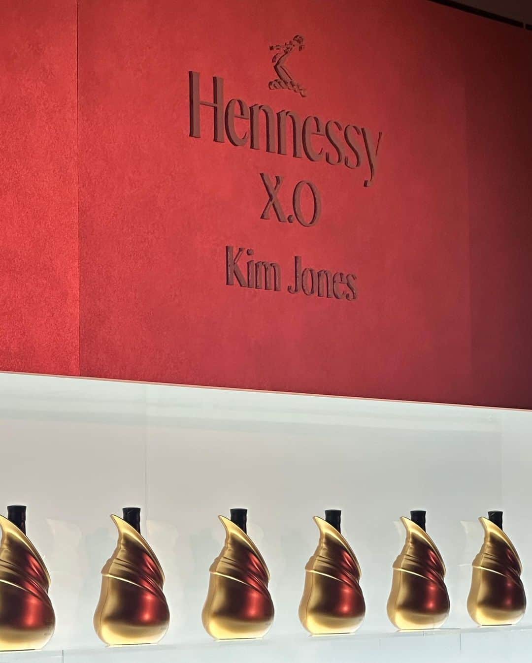 菊乃さんのインスタグラム写真 - (菊乃Instagram)「@Hennessy 👑👑👑 #HennessyXO #HennessyxKimJones #ヘネシーXO #ヘネシーxキムジョーンズ #Sponsored #DrinkResponsibly」7月9日 15時48分 - kiki_sun