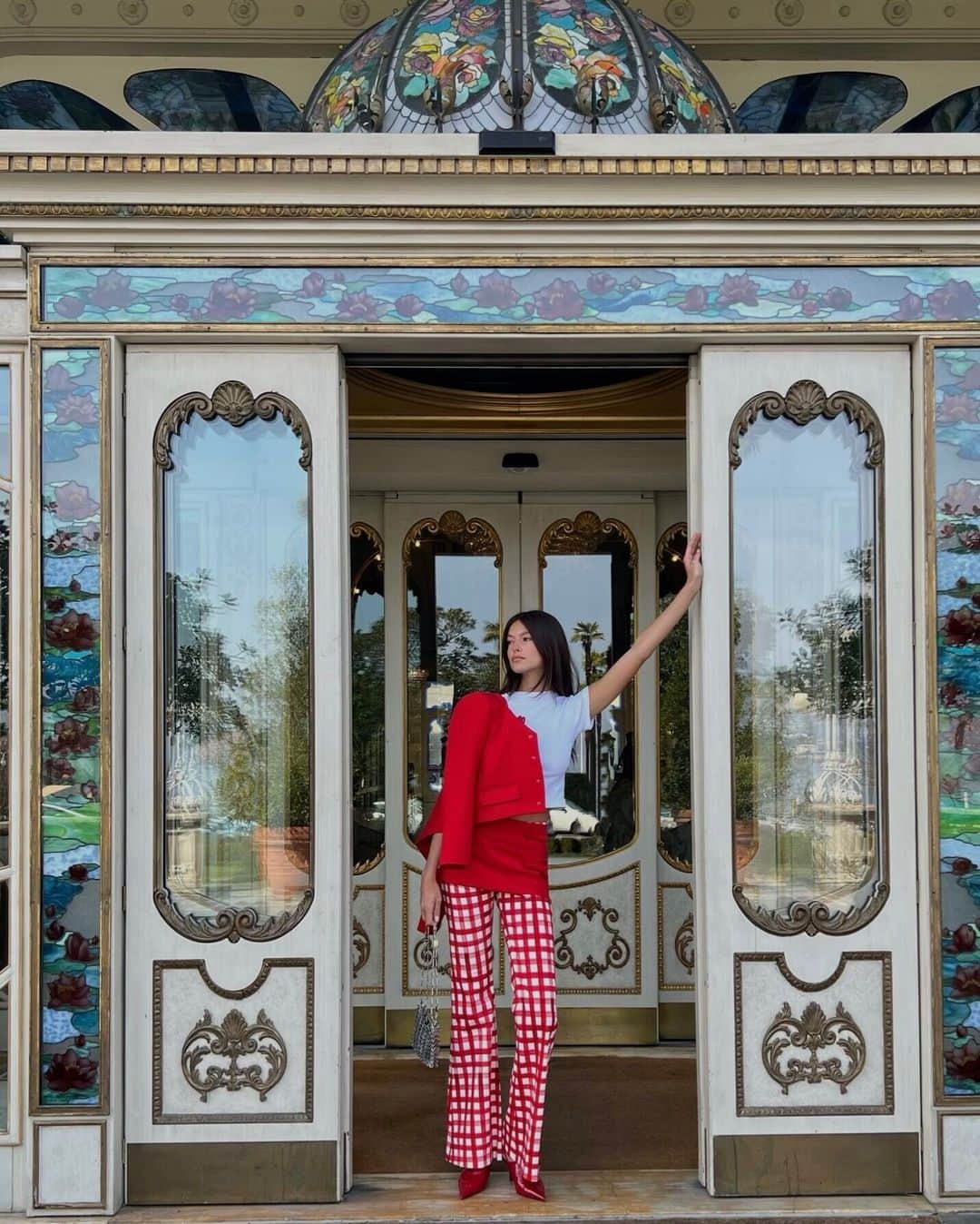 タラジャーモンのインスタグラム：「Be surprised by @juliacourtes's look ✨  #tarajarmon #taragirls #fashion #PE23」