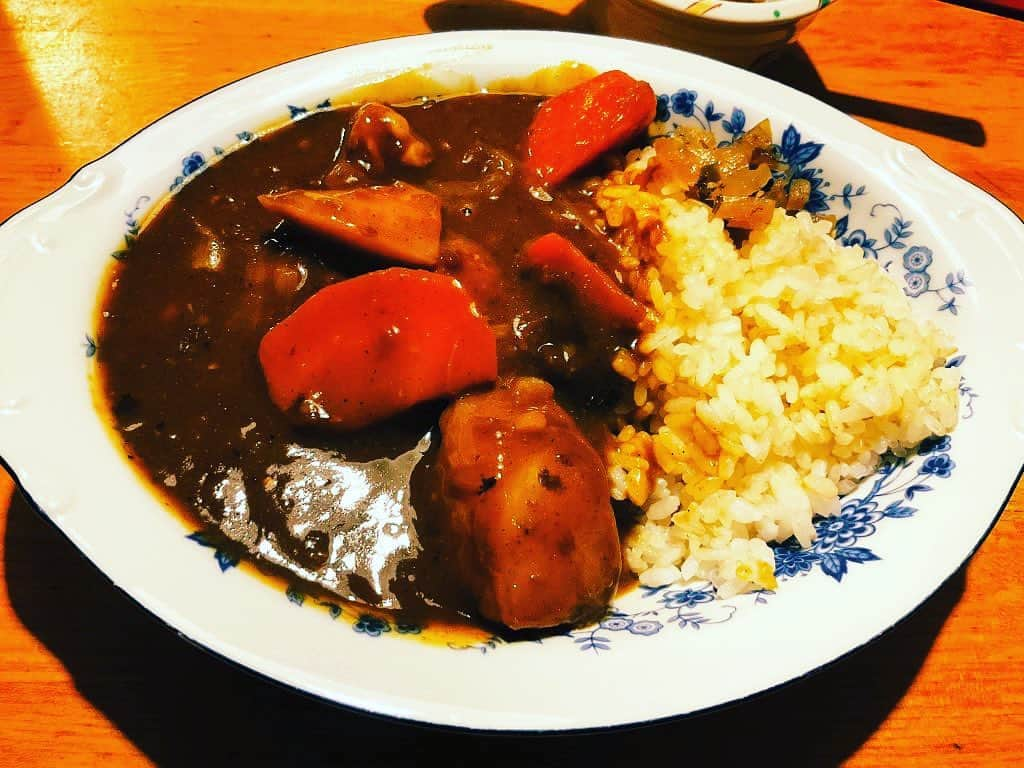 林伊織のインスタグラム：「いつかのカレーライス。 これでいい。これがいい。  #カレーライス #家カレー」