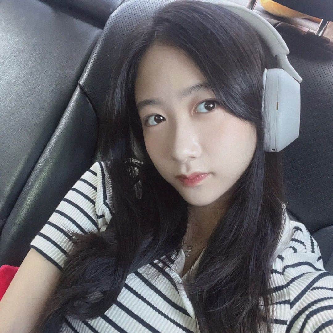 イ・チェミのインスタグラム：「#셀카 🎧  #챔챔」