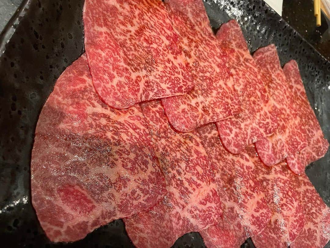 西井隆詞さんのインスタグラム写真 - (西井隆詞Instagram)「仕事明けに 入江社長にうまい焼肉 利花苑に連れて行って頂きました どれも絶品で美味かったぁぁぁ‼️ ご馳走サマンサタバサでした😋  #福岡県 #博多 #rabbitboost #bbq #bar #焼肉 #利花苑 #伝説作られた河合会長 #ありがとバンダリでございました #ラジバンダリ西井」7月9日 16時13分 - razibandari