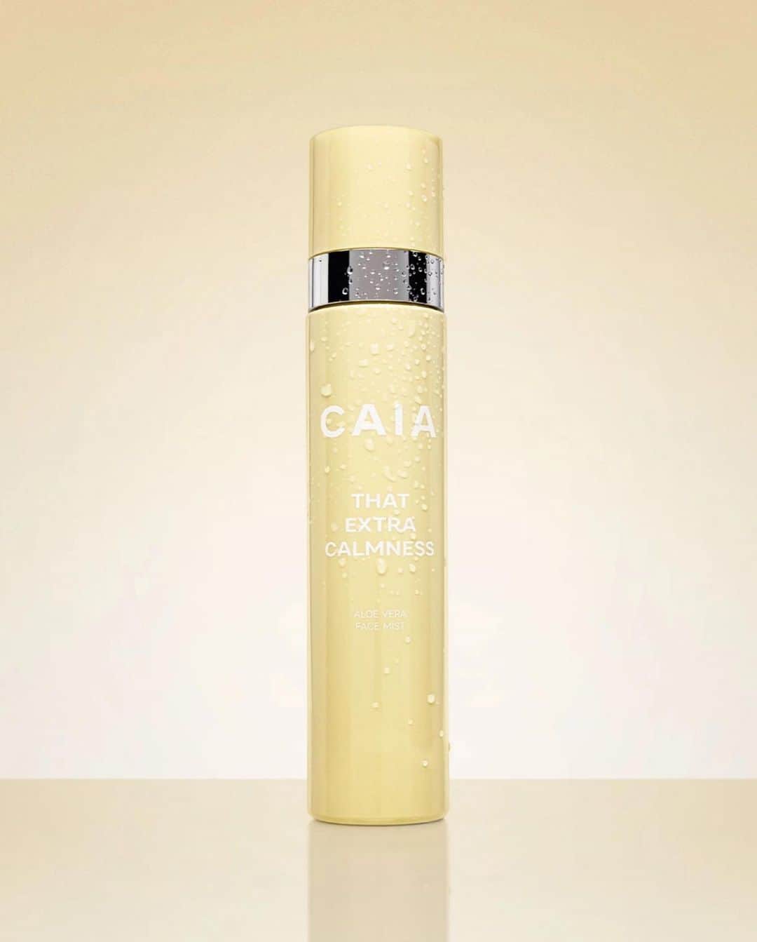 Bianca Ingrossoさんのインスタグラム写真 - (Bianca IngrossoInstagram)「Advertisement @caiacosmetics  We are very known for our best seller face-mists and let me give a round of a applause to our new CALM version that’s peeeeerfect for summer and hot beach days.  I will NOT go to the beach without our new yellow baby 🌴💛  A refreshing mist filled with calming, hydrating & softening ingredients like Aloe Vera, Hyaluronic Acid & natural extracts Spirulina🌞 You can of course wear it both before & after makeup🫶🏻  Thank me laaaaater 🌴」7月9日 16時17分 - biancaingrosso