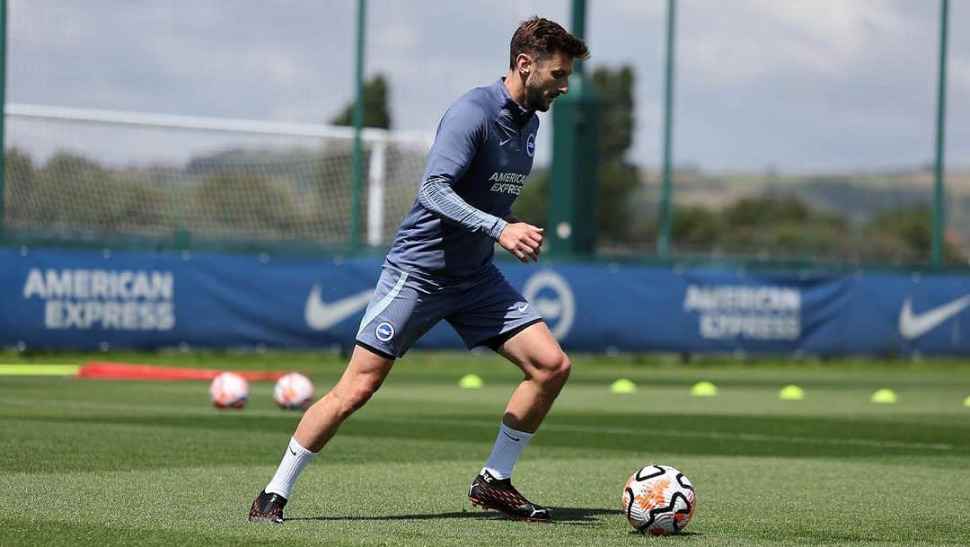 アダム・ララーナさんのインスタグラム写真 - (アダム・ララーナInstagram)「Buzzing to be back at it with the boys and staff. Pre season is when we lay the foundations. Enjoy the grind 💪🏻💙🤍 #BHAFC」7月9日 16時27分 - officiallallana