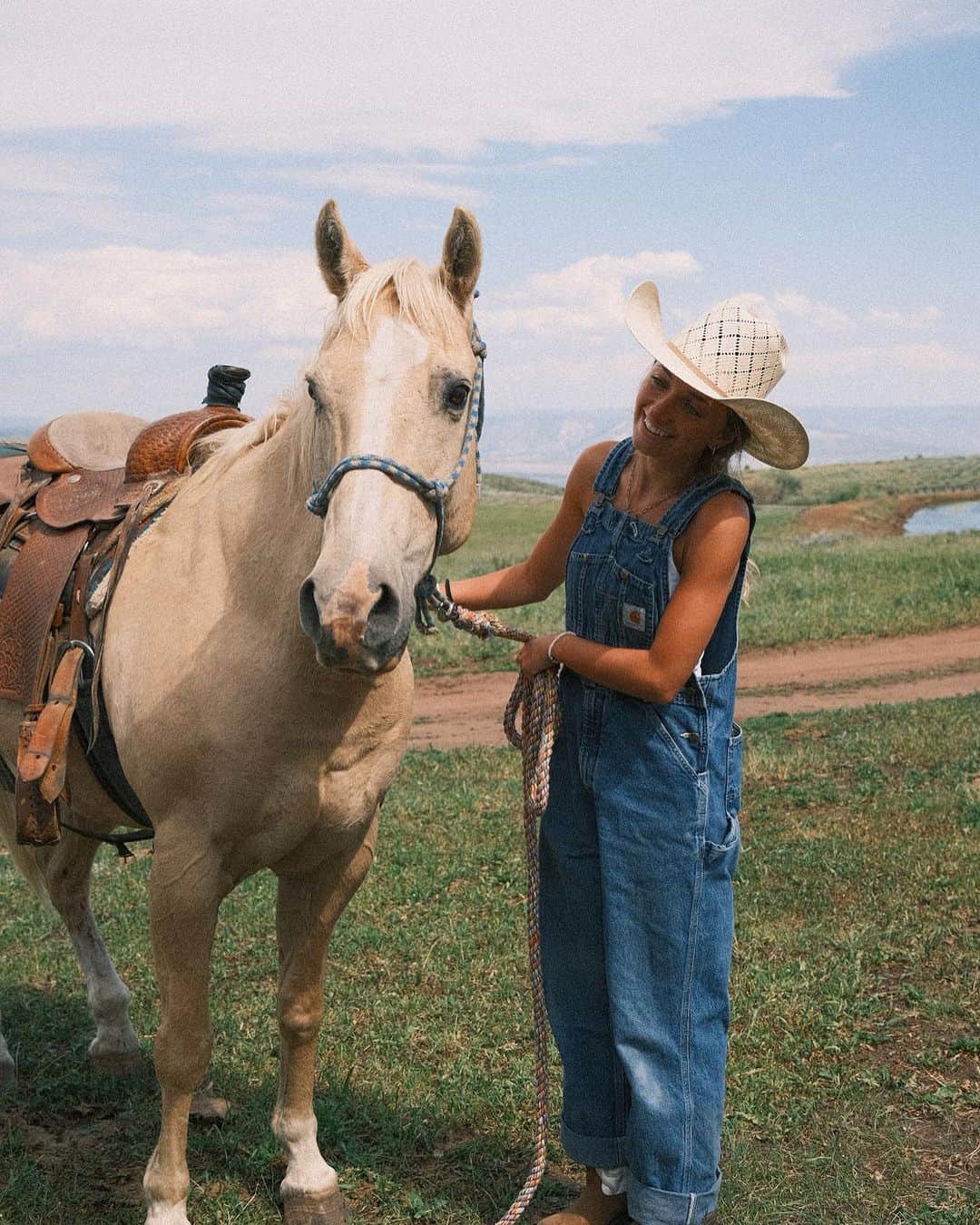 Brooklyn and Baileyのインスタグラム：「Living out my cowgirl dreams」