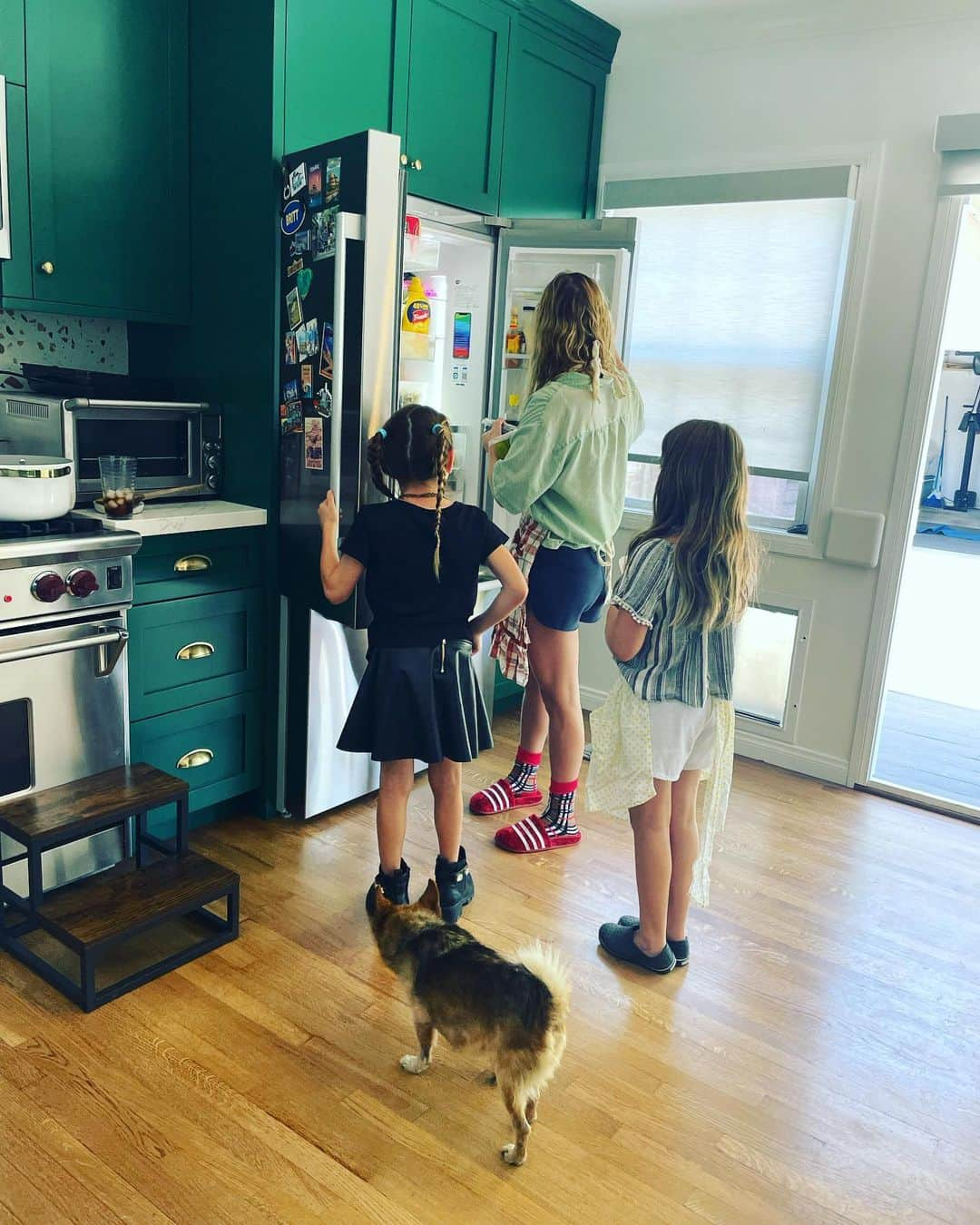 ケヴィン・ゼガーズのインスタグラム：「Cooking lessons with Auntie Britt.」