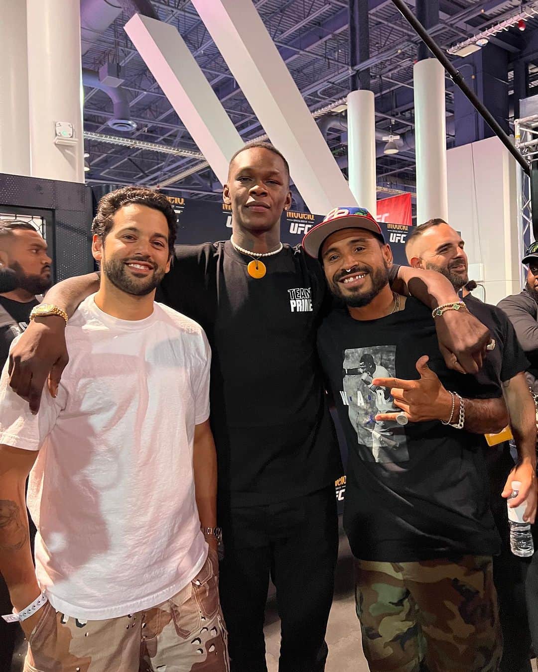 マニー・サンティアゴのインスタグラム：「Just hanging with some legends 😂 LIFES crazy, @UFC 290 is gonna be crazy!」