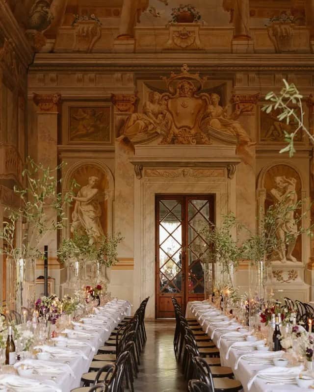 Vogue Australiaさんのインスタグラム写真 - (Vogue AustraliaInstagram)「When it comes to #wedding locations, the Tuscan city of Lucca is as picturesque as it gets—and upon visiting, fashion photographer @indiahartforddavis knew immediately it was the right place for her nuptials. Staying at a "rambling, 15th century estate with the most magical lemon garden" alongside friends and family, Hartford Davis and her husband's wedding was nothing short of a fairytale. See every moment, as well as a closer look at the bride's #VivienneWestwood gown, at the link in bio.」7月9日 8時00分 - vogueaustralia