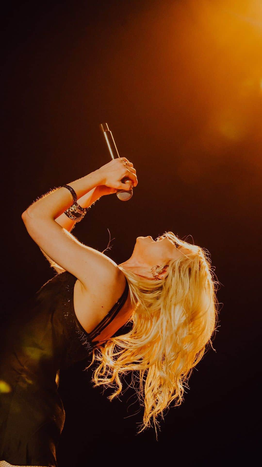 テイラー・モンセンのインスタグラム：「You all make me wanna die…❤️❤️❤️🙏🔥🙏 @summerfest #deathbyrockandroll」
