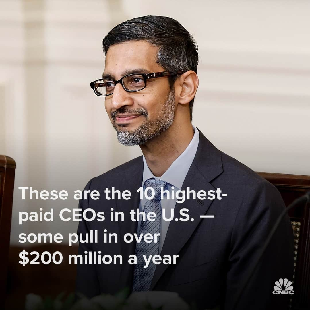 CNBCのインスタグラム：「The highest-paid CEOs aren’t all at major tech companies. ⁠ ⁠ On Tuesday, the Wall Street Journal published its list of the highest-paid CEOs of 2022, which was based on data from C-Suite Comp, a data analytics firm that tracks the compensation of executives at nearly 4,000 publicly traded US companies. Their ranking includes executives’ salaries, bonuses, perks and stock options, among other factors.⁠ ⁠ See who the 10 best-paid CEOs in the U.S. are – and how much money they’re pulling in, as of 2022 – at the link in bio. (via @CNBCMakeIt)」