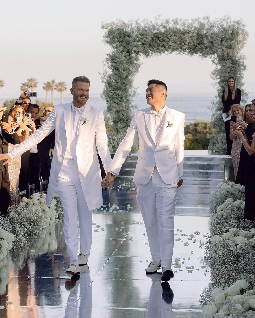 スコット・ホアイングのインスタグラム：「Introducing Mr. & Mr. Scott & Mark Hoying 💍」