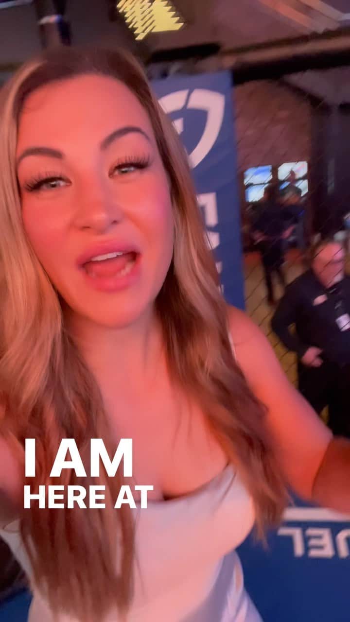 ミーシャ・テイトのインスタグラム：「Watching #ufc290 in true fighting style!   @mohegansun  @fdsportsbook   #appearance #meetandgreet #ufc #mma #wmma #mieshatate #fightfans」