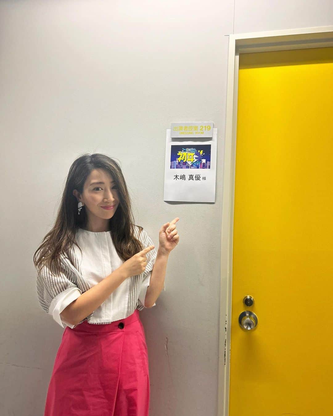 木嶋真優のインスタグラム：「今日よる21:00-MBS/TBS系列 『日曜日の初耳学SP』📺 今日は2時間SPです💫 吉川晃司さんのインタビュー、 そして今回はギフテッドのコラボがスタジオで大変なことになりました。 才能がぶつかるって最高!🙌ていうコラボばかりなので是非ご覧ください🥳」