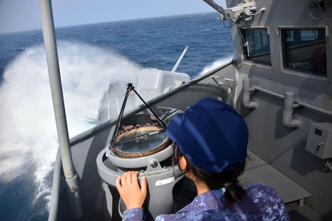 海上自衛隊さんのインスタグラム写真 - (海上自衛隊Instagram)「#迫力がすごい 荒れる海を乗り越え、前へ進みます。  #まきなみ ＃嵐 #精強 #海上自衛隊 #護衛艦」7月9日 9時00分 - jmsdf_pr