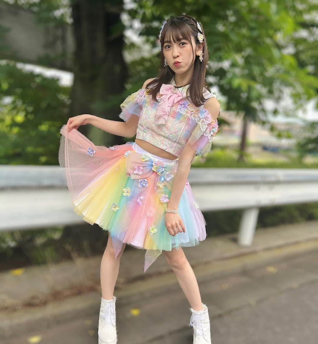 小泉遥香さんのインスタグラム写真 - (小泉遥香Instagram)「￤𝓱𝓮𝓪𝓻𝓽…🫶  新曲「かわいいメモリアル」 絶賛配信ちゅ～😚 もう聴いてくれたかな？？ ぜひSNSでダンスを真似してね😉💕︎  後ろのモザイクをハートにしてみたの♡  気づいた??  …誰の真似だか気づいた?? (本人に了承は得ています)  #かわいいメモリアル #新曲 #ニューリリース #超とき宣 #みなしょー #みなと商事コインランドリー #新衣装 #超とき宣衣装 #アイドル衣装#アイドル #衣装  #kawaii#ootd#idol」7月9日 9時00分 - haruka_koizumi_official