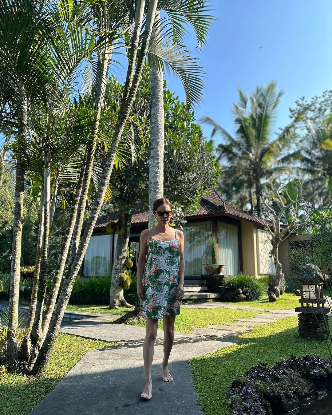 HARUKO（真木明子）のインスタグラム：「ウブドは 雨が多い中 束の間の晴れが気持ち良くて☀️  乾季なのに こんなに雨ばかりの バリ島は初めて！  爺さんがイタズラしてるな。 とみんなで話してますw」