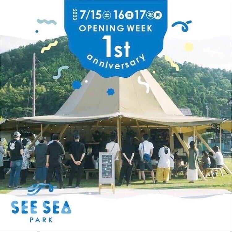 SUNDAY MOUNTAINさんのインスタグラム写真 - (SUNDAY MOUNTAINInstagram)「SEE SEA PARK 1周年イベント開催  SEE SEA PARK OPENNING WEEK - 1st anniversary  2023年7月15日（土） - 7月17日（月・祝）  THE GATE WAKASAが出店しているSEE SEA PARKがオープン1周年を記念して、盛大な記念イベントを開催します。  今回のイベントテーマは「アウトドア」。 アウトドアメーカーがブース出店をするアウトドアマーケットでは、お買い得品の特別販売やワークショップなどを開催予定。  また期間中は、会場近くの快適な芝生エリアにてキャンプが楽しめます（要予約）。  その他、SUP体験会などのアウトドアコンテンツも大充実の3日間です。  1周年イベントでは、その他にもアーティストによるコンサート、キッチンカーや地元物産マルシェなど、音楽や食のお楽しみも盛りだくさん。  まだ行ったことがないという方も、ぜひこの機会にSEE SEA PARKに足を運んでみてください。若狭の魅力的な自然とともに、アウトドアイベントが楽しめます！  もちろんTHE GATE WAKASAもイベントに合わせたお得なセール企画をご用意いたします。皆様のご来店をお待ちしております。  SEE SEA PARKとは？ 「おおいを、あそぼう、おおいに、あそぼう」をテーマに、自然豊かな若狭エリアのほぼ中央にあるおおい町に作られた複合型商業施設です。 特徴的な建築が目を引く施設内には、物販店舗やカフェなどの飲食がテナントとして入り、屋外に広がる芝生や施設間の通路では、毎週、多彩なイベントを行っています。  イベントや店頭セールなどのお問い合わせは、THE GATE WAKASAまでお気軽にどうぞ。  THE GATE WAKASA 〒919-2107 福井県大飯郡おおい町成海1−8−５ SEE SEA PARK EAST棟 TEL 0770-59-2009 E_MAIL mailto:wakasa@the-gate.jp 営業時間 11:00 - 19:00 定休日 水曜日（祝日の場合は、翌営業日定休）  #おおい #おおい町 #小浜 #敦賀 #舞鶴 #福知山 #綾部 #京都 #大阪 #兵庫 #イベント #シーシーパーク#ニュームーンマーケット #福井イベント #music #live #outdoor #market」7月9日 9時20分 - sundaymountain