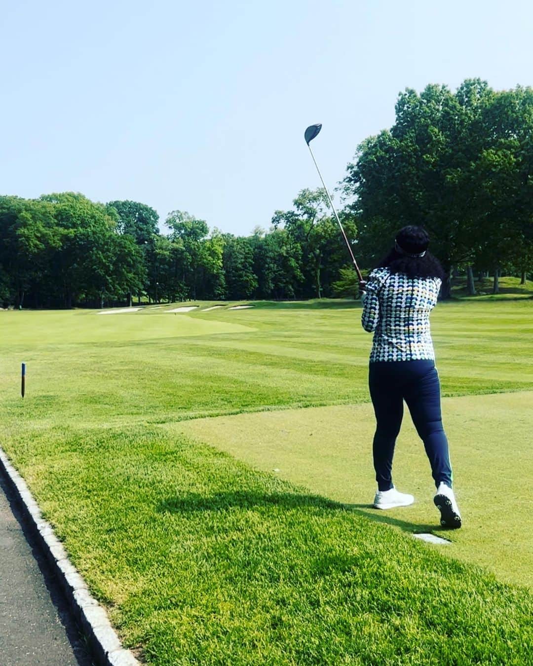 ションダ・ライムズのインスタグラム：「Just discovered golf for me.  Watching @uswomensopen and cheering them all on.  I have zero skills but love to play!  @lpga_tour #blackladygolfers」