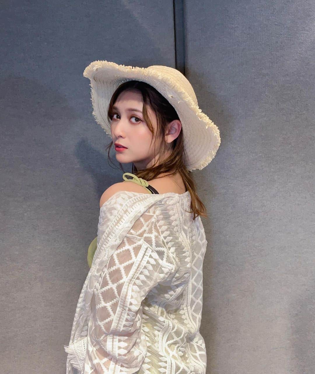 アンジェラ芽衣のインスタグラム：「おはよ🍀」