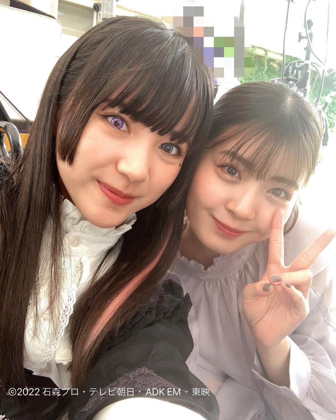 並木彩華のインスタグラム：「『仮面ライダーギーツ』43話 ありがとうございました！  夢奈さんと🐱実は共演2回目なんです！ 本編ではバチバチですが実際はそんなこと無く！いつも明るく話しかけてくださる素敵な先輩です。  そしてまさかの祢音パパが変身。 戦いの結末は、、  次回もお楽しみに！👅   #仮面ライダーギーツ   #星乃夢奈 さん  #並木彩華」