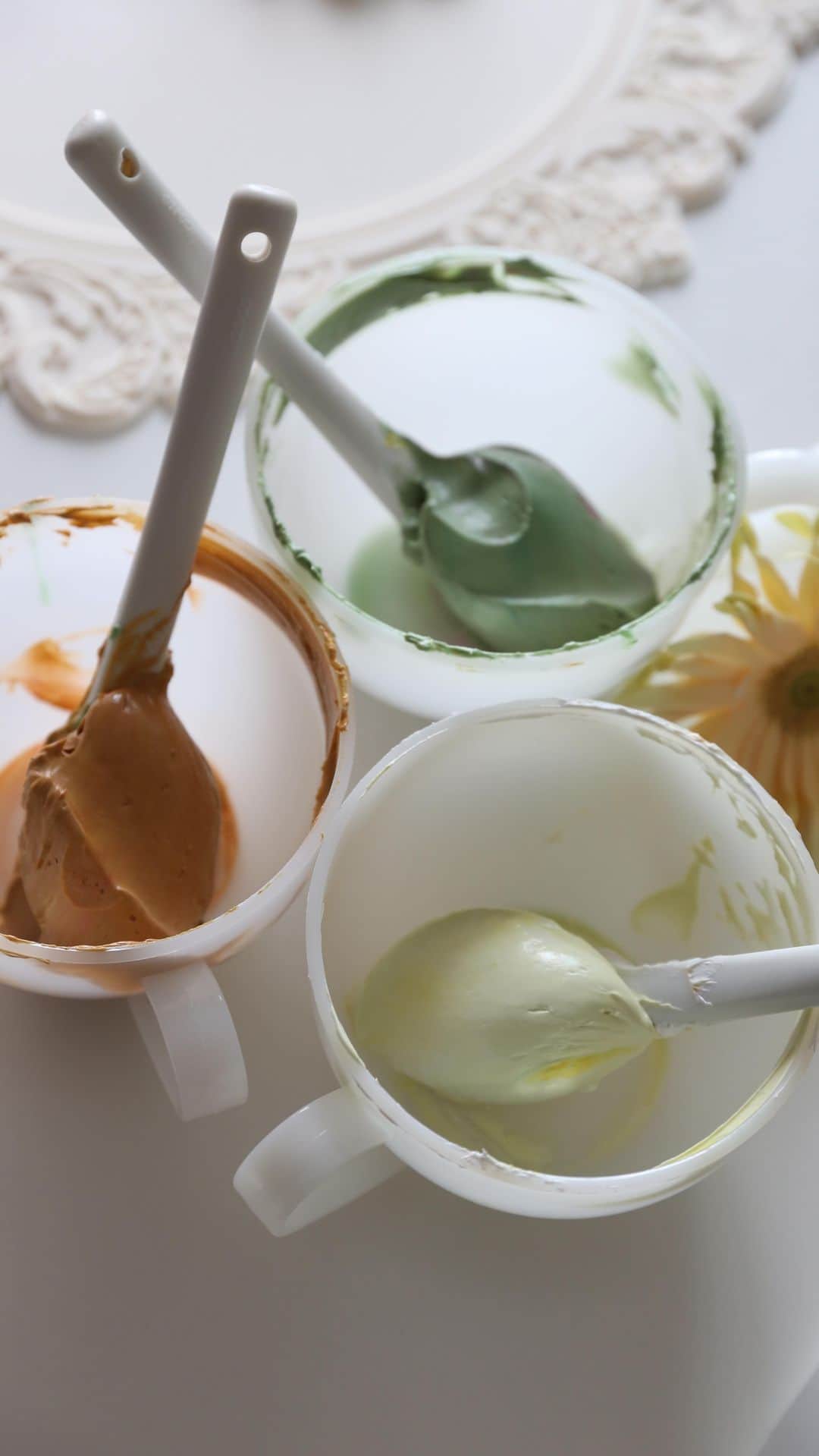 청담 수케이크 (atelier soo)のインスタグラム：「🥑buttercream coloring」