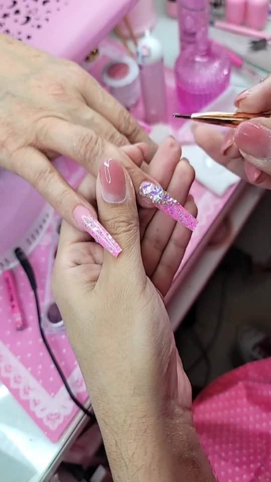 Max Estradaのインスタグラム：「Enailcouture.com new 123go bubble gum gel,  solid glue gel♡ vegan and Hypoallergenic.  Made in America 🇺🇸The moment so many have been waiting for is finally here! Enailcouture.com 123go maximum square is the longest flat boxy square pre made full coverage gel nail in the game. We also dropped xs sculpture square and magical ice hologram stickers☆Enailcouture.com 123go 5XL Coffin nails are the longest full coverage pre made gel nails in the world. They are EVERYTHING, made in America.Enailcouture.com new product drop ♡!~ 123go diy gel and our new charm nail stickers 😍Enailcouture.com made in American ♡!~Enailcouture.com 123go pre made gel nails are the game changer !~ perfect nails every time with no smells or dust!~ long lasting and easy removal , made in America! Enailcouture.com  #ネイル #nailpolish #nailswag #nailaddict #nailfashion #nailartheaven #nails2inspire #nailsofinstagram #instanails #naillife #nailporn #gelnails #gelpolish #stilettonails #nailaddict #nail #💅🏻 #nailtech#nailsonfleek #nailartwow #네일아트 #nails #nailart #notd #makeup #젤네일  #glamnails #nailcolor  #nailsalon #nailsdid #nailsoftheday Enailcouture.com」
