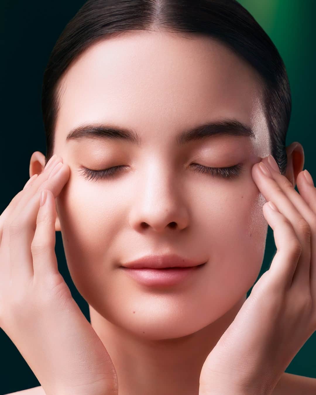 資生堂さんのインスタグラム写真 - (資生堂Instagram)「Have you tried our porcelain massage tool? A gentle massage with this tool not only feels amazing, but also enhances brightness in the eye area. Transform your eye care ritual into the ultimate relaxation. #FutureSolutionLX #ShiseidoSkincare #ALIVEwithBeauty」7月9日 10時00分 - shiseido