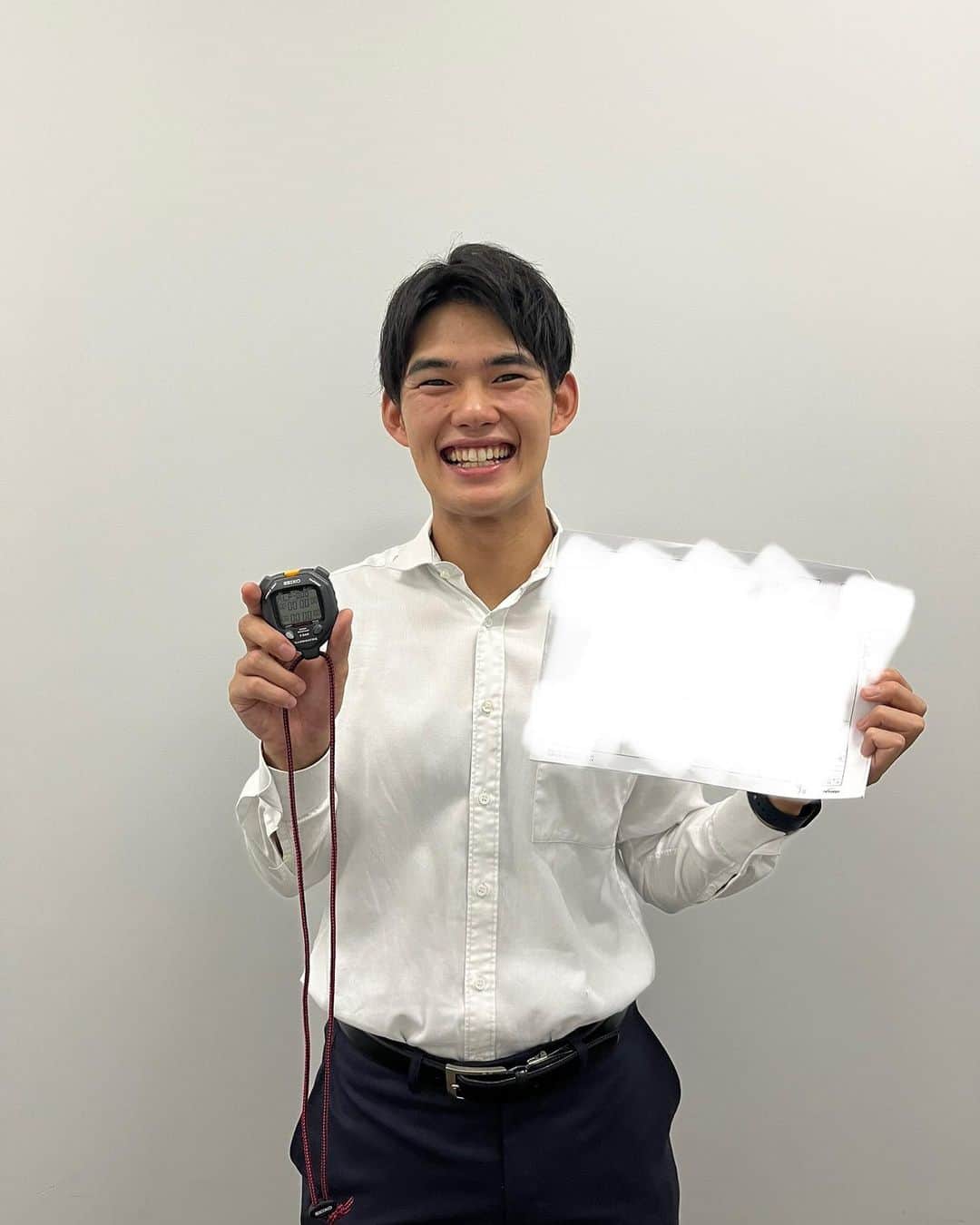 のインスタグラム：「昨日のTXNニュースで、ニュース読みのデビューをしました！！✨  アナウンサーとしてできて当たり前のように思えるニュース読みですが、とても難しかったです。伝えるという意識はもちろん、時間管理や姿勢、目線など沢山のことを意識しなければいけないので大変でした。  まだまだ改善するべきところは沢山あるので、ここからさらに努力していきます！🔥🔥  #テレビ東京 #ニュース #頑張ります」