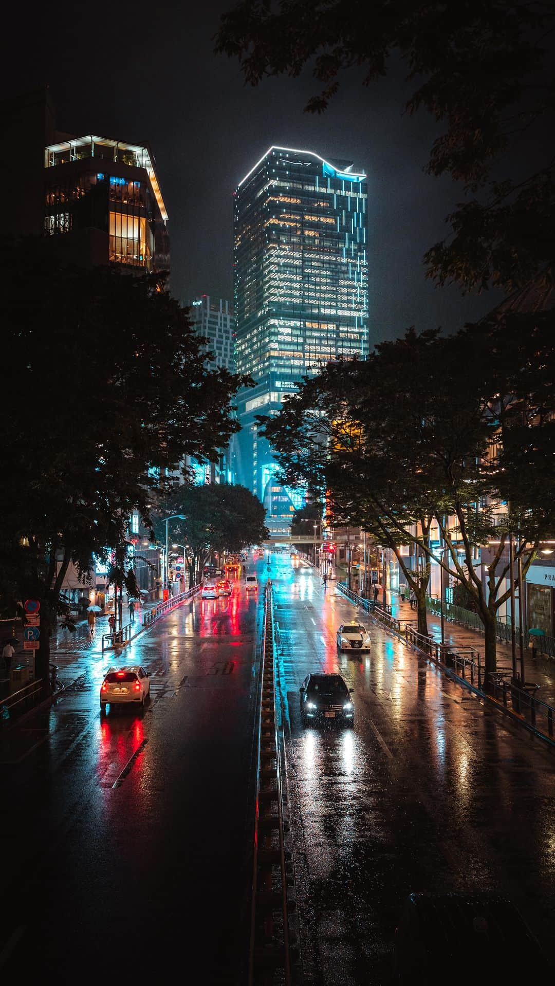 Joshのインスタグラム：「// the way home. . . Shibuya will always be a great place to stop and enjoy a few moments watching life pass by. . . #japan #japaneseculture #visitjapan #visitjapanjp #visitjapanau #explorejapan #kyoto #shibuya #shibuyastation #japantravel #tokyoweekender #matcha_jp」