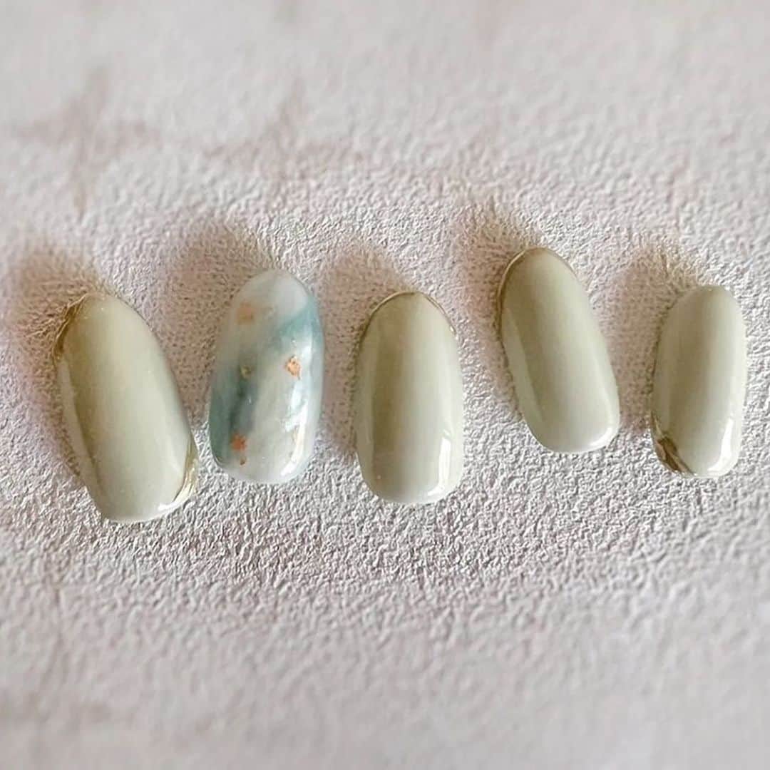 のインスタグラム：「ℕ𝕦𝕒𝕟𝕔𝕖 ℕ𝕒𝕚𝕝𝕤 🫧 nails by  @erikonail_yuka  #ニュアンスネイル #ピスタチオカラーネイル  #ピスタチオカラー  #nuancenails  #pistachiocolornails  #pistachiocolor   #erikonail #nails #naildesign #nailstagram #nailart #エリコネイル #ネイル #ネイルデザイン  #erikonail #表参道ネイルサロン #erikonail佐藤由佳」