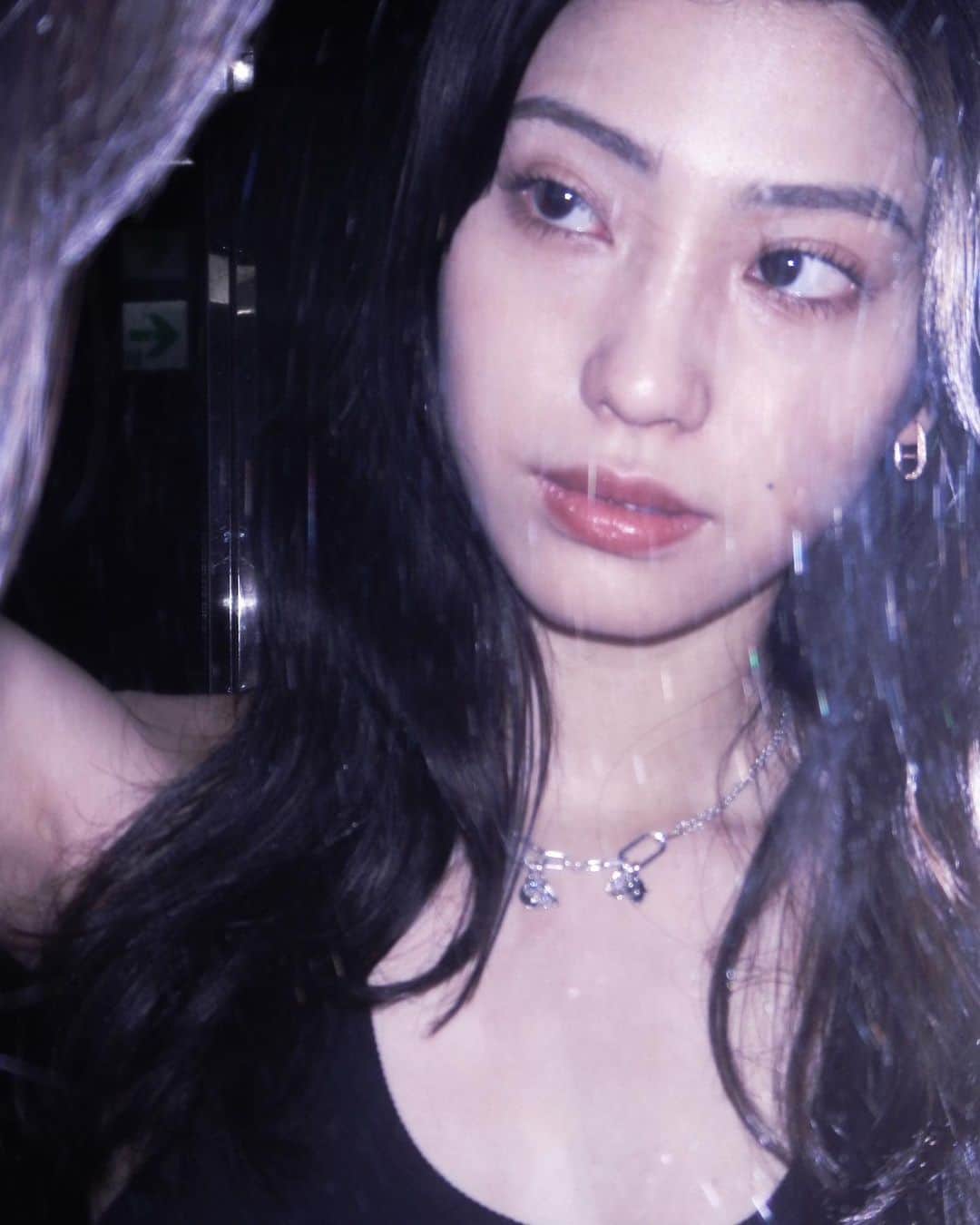 北澤舞悠（まゆちる）のインスタグラム：「hej~ 最近暑くなってきたから 夏服に沢山アクセサリー付けるのが好きです🩵  #PandoraMe  #パンドラ  #パンドラジュエリー #ShotForPandora  #Ad」