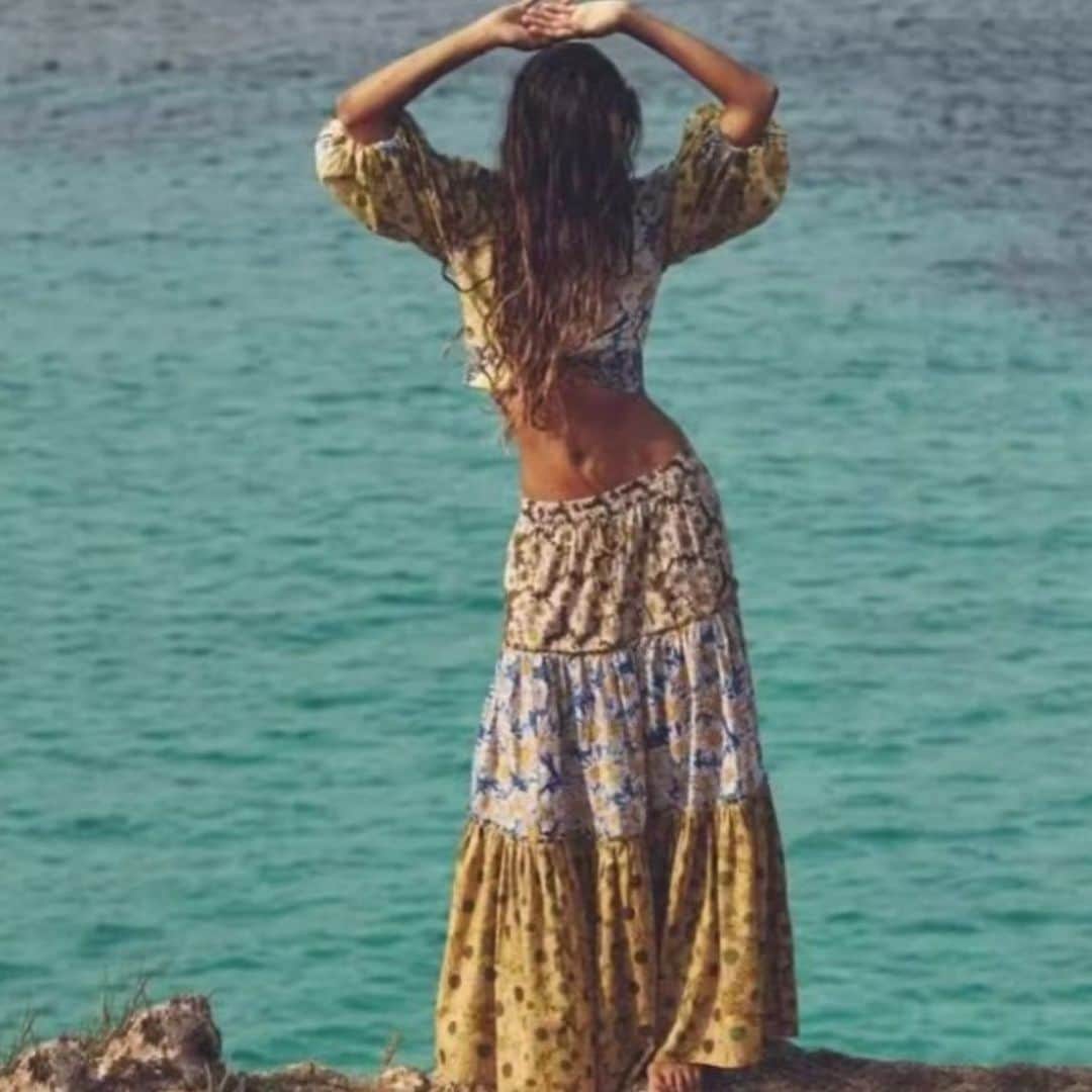 のインスタグラム：「海外ユーザー、海外インスタグラマーに人気のitemをピックアップ🦋  🔍総柄 ボヘミアン セットアップ ¥6,820  海外からの輸入方法の見直しを行い、今までよりも早く ご注文をお届けできるようになりました！  弊社スタッフが現地に常駐しておりますので、届かないという心配もありません。(在庫切れの場合等は早急にメールでご連絡しておりますので、ご安心ください)  #beautifulsail #beautifulsailcalifornia  #海外セレブ #海外トレンド #海外ファッション #海外セレブファッション #海外ファッションコーデ　#海外好きな人と繋がりたい #海外ガール #海外っぽい #laスタイル #LAファッション #海外girl #海外ストリートスナップ#ストリートスナップ#gigihadid #ジジハディッド#ヘイリー#ヘイリービーバー#カイリー#カイリージェンナー」