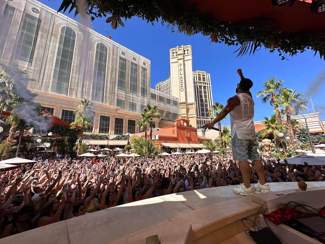 Pauly Dのインスタグラム：「Hi @taobeach 👋😎」