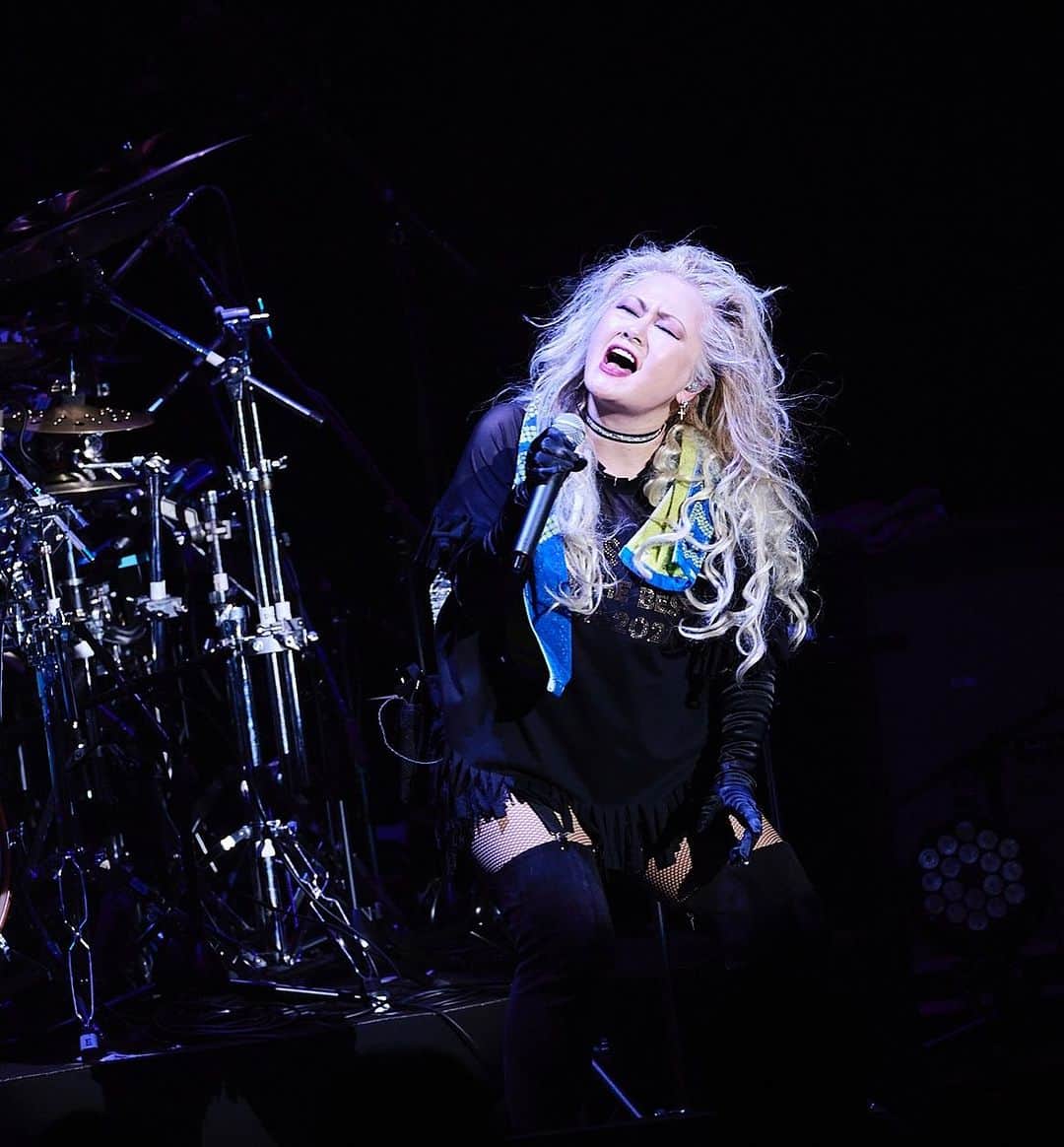 JILLのインスタグラム：「20230702東京HULIC HALL 祈るように  photo by アンザイミキ  7月22日-仙台rensaホール 7月23日_函館金森ホール —————————————- PERSONZ「I AM THE BEST TOUR」 6月18日_高知県立県民文化ホール グリーンホール 6月24日_札幌CUBE GARDEN 7月02日_ヒューリックホール東京 7月22日-仙台rensaホール 7月23日_函館金森ホール 8月04日_名古屋ダイアモンドホール 8月05日_大阪クラブクワトロ 8月11日_新潟LOTS 8月12日_高崎芸術劇場スタジオシアター 8月26日_福岡電気みらいホール —————————————-  #jillpersonz  #personz  #youtubepersonzチャンネル #note  #jillpersonz  #エアプレ #JILLプレ #ラジオ高崎 #三味線jill屋」