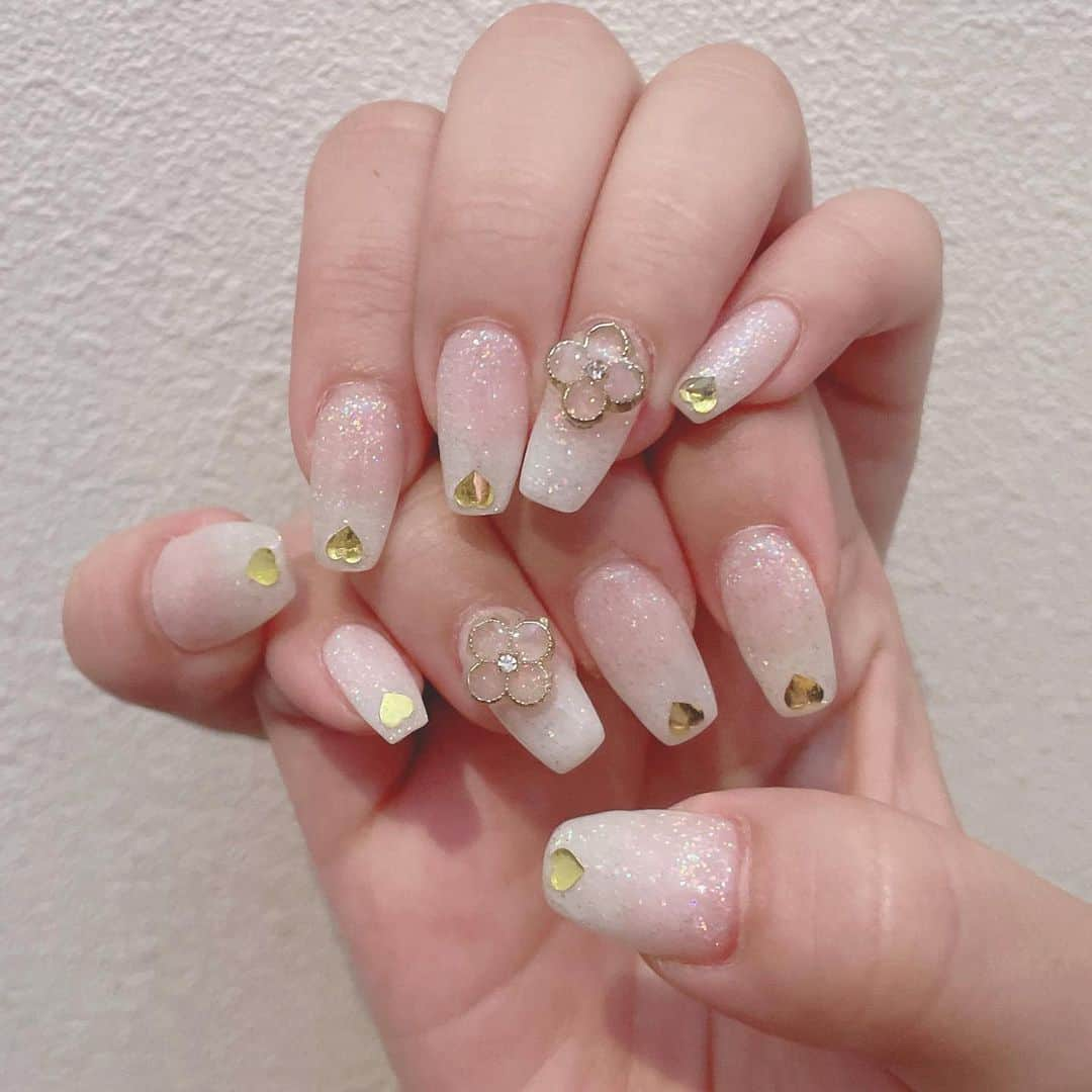 太田里織菜のインスタグラム：「. . new nail♡ . #ネイル #ネイルデザイン #marvelous #marvelousネイル #marvelousnail」