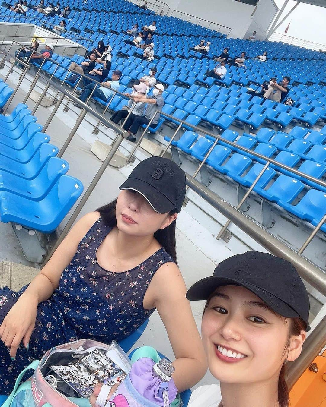 竹内佳菜子さんのインスタグラム写真 - (竹内佳菜子Instagram)「夏の甲子園地方予選が始まりましたね😆⚾️ ちょうど秋田に里帰り中なので 秋田市こまちスタジアムで友達の教え子くんの応援してきました🏟⚾️  高校生たち最高に眩しかったです 選手も応援団も がんばれ秋田の高校生たち👹🤍  今年も東北の活躍に期待して応援してます☺️📣 夏の球場ってだいすき！」7月9日 11時02分 - kanakotakeuchiii