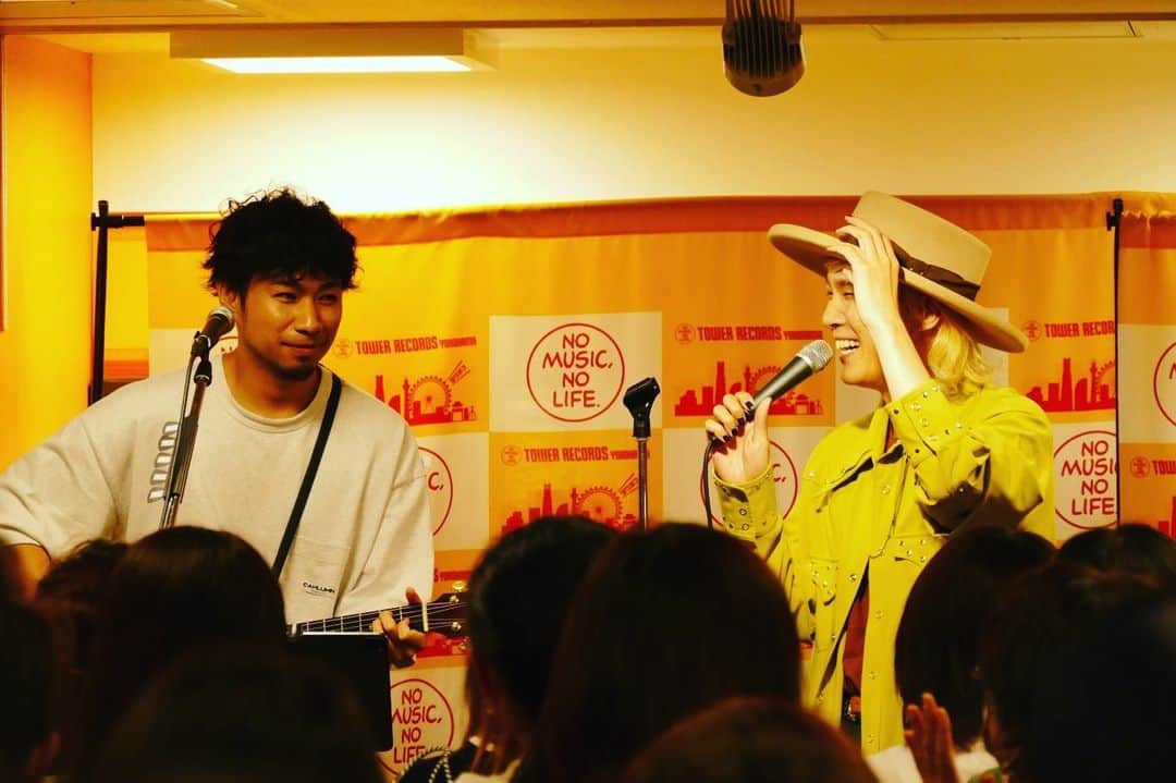 山田義孝のインスタグラム：「💫💫💫 タワーレコード横浜ビブレ店 リリースイベント終了✌︎ 駆けつけてくれた方々に感謝✨ 顔見れて嬉しかったよ！ また会う時まで元気でいてね！ 最後の写真は今回のリリースイベントで何度もご一緒させていただいたPA今井さん✨ ありがとうございました！ 沢山の方の力を借りて実現した3年半ぶりのリリースイベント✨🥹 色んなタイミングが合えば『備忘録音』を聴いてもらうべくイベントを開催したいと思ってます♪ 1人でも多くの人にこのアルバムを知ってもらいたい。 次のライブは7月17日🌞 城南海ちゃんとの2マンライブです🌊 思いっきり楽しもう🔥🔥🔥」