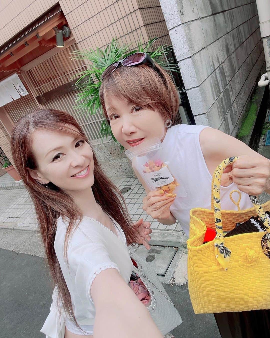 奈美悦子のインスタグラム：「久しぶりに和栗サロンHITOMA LU🩷真由美さんとご一緒させて頂きました。やっぱり美味しいなぁ〜最高❣️満足❣️#代々木八幡 #栗 #パフェ #美味しい #おいし過ぎる #幸せな時間 #満足 #最高 #最高すぎた #ありがとう」