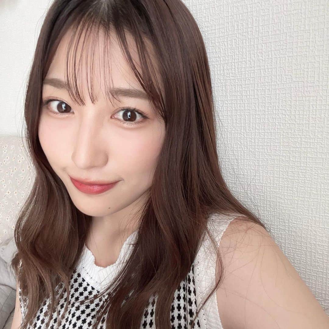 のインスタグラム：「1枚目と2枚目どっち派？  そして前髪つくった(•ㅂ•)و 前髪ってほとんど自分でしか切ったことない...  あとそろそろ人間ドック行ってみたい  #モデル#ポートレートモデル募集 #ポートレート女性 #ビジョビ#男の子ママ#まますたぐらむ#お仕事依頼受付中#イメージモデル#インフルエンサー#l4l#人間ドック」
