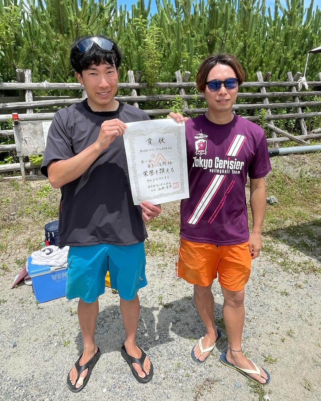 浅岡遥太さんのインスタグラム写真 - (浅岡遥太Instagram)「国士同期のだいきとビーチバレージャパン岩手県予選に参戦しました☀️ 佐々木・菅野ペアに28-24で勝利し今年もお盆に行われるビーチバレージャパンに出させて頂く事になりました🌊 また全国の皆さんに会えるのを楽しみにしています❣️ 運営頂いた協会の皆様ありがとうございました😊  唯はケイさんとレディースに出ます🌸 88年生まれ岩手県代表としてまずは一勝目指して頑張ります😊  #東京スリジエ #ビーチバレー #岩手県 #陸前高田 #国士舘」7月9日 12時06分 - yota.volley