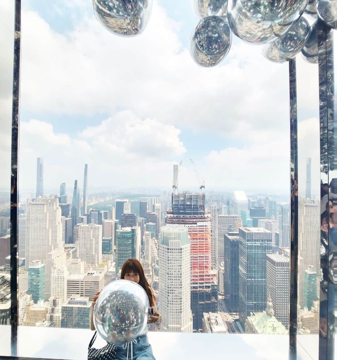 ヨンアさんのインスタグラム写真 - (ヨンアInstagram)「ニューヨーク🗽で 楽しみにしてたSUMMITへ♡ あっという間に上がるエレベーターで ニューヨークの素晴らしい景色を見れる！子供たちより　はしゃぎました😂 今の息子くらいの時から30年ずっと仲良しな友達♡ 一番リラックス出来て甘えぱなしな私を 見守ってくれて強い味方でいてくれてます！皆んな韓国から、日本から、メキシコから、ワシントンからニューヨークで集まって毎日幸せな時間をゆっくり過ごしてます  ニューヨークの元気さ やっぱり　大好きだな🌹 #NYC#summit」7月9日 12時17分 - youn1029