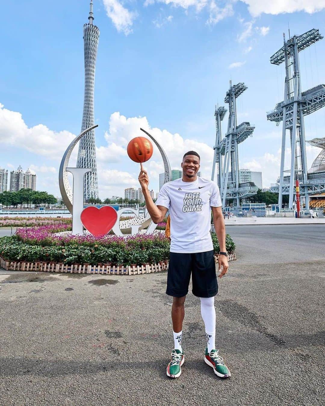Nice Kicksさんのインスタグラム写真 - (Nice KicksInstagram)「Giannis is currently in Guangzhou, China for the official unveiling of his Nike Zoom Freak 5 🇬🇷🇨🇳 What do you think about his latest signature shoe? 🤔 @nicekickshoops   (H/t @nickdepaula)」7月9日 12時21分 - nicekicks