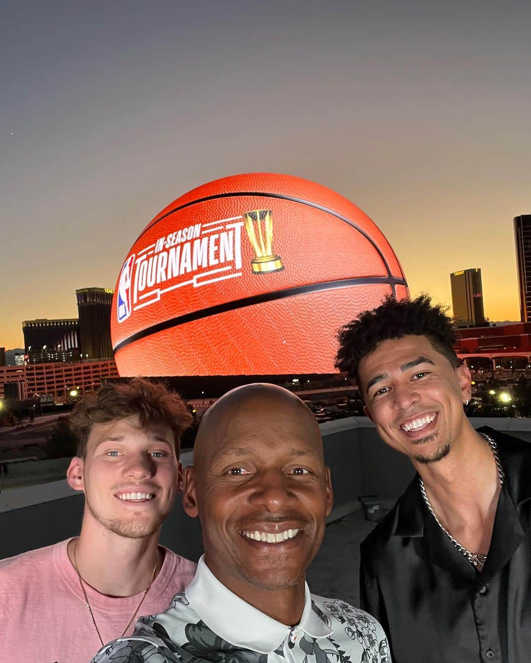 レイ・アレンさんのインスタグラム写真 - (レイ・アレンInstagram)「Vegas Sphere w/ my guys @iamkrislondon @jesser」7月9日 12時28分 - trayfour