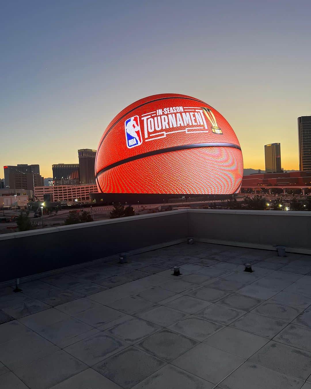 レイ・アレンのインスタグラム：「Vegas Sphere w/ my guys @iamkrislondon @jesser」