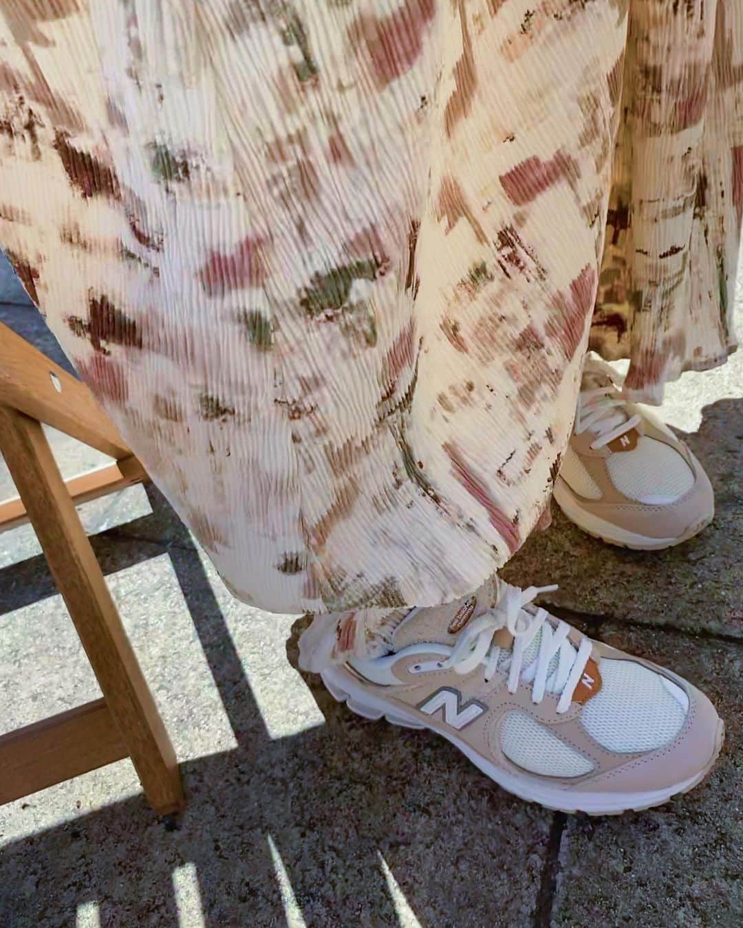 中崎絵梨奈さんのインスタグラム写真 - (中崎絵梨奈Instagram)「おにゅーくっく2👟  ところどころにコルクが施されててきゅん...かわいい☺︎  #newbalance #2002r  #shoes #スニーカー　#sneaker #にゅーばらんす #jpn_photo」7月9日 12時41分 - nakazaki_erina